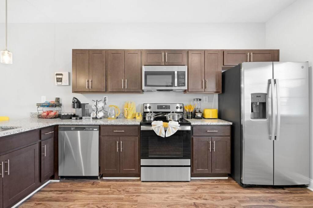 Make Lemonade In Luxury W King Bed And Free Parking Plus 40 Minutes To Nashville Clarksville Eksteriør bilde
